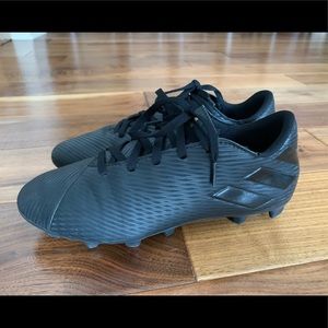 Men’s size 6.5 Black Soccer Cleats